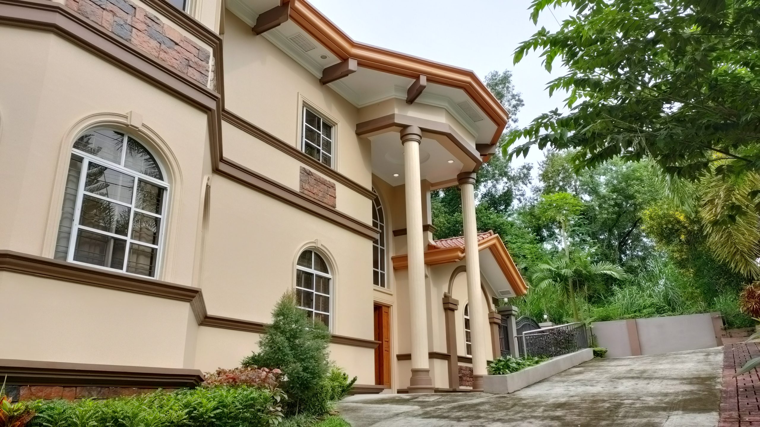 Best Buy House and Lot for Sale in Antipolo w/ 6 Bedroom and 4 Car