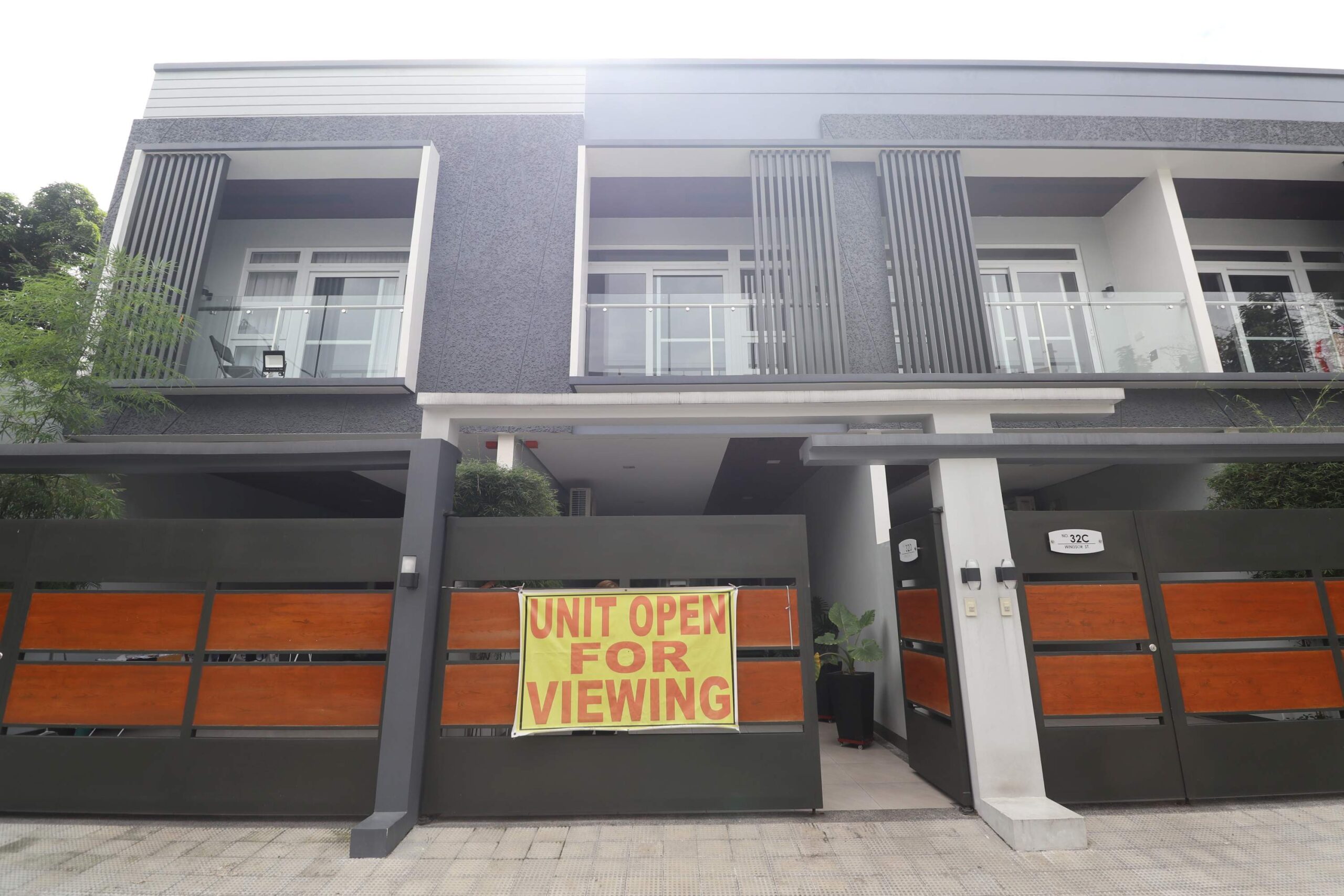 2 Storey Townhouse For sale with 3 Bedroom and 2 Car Garage in Fairview Quezon City PH2889